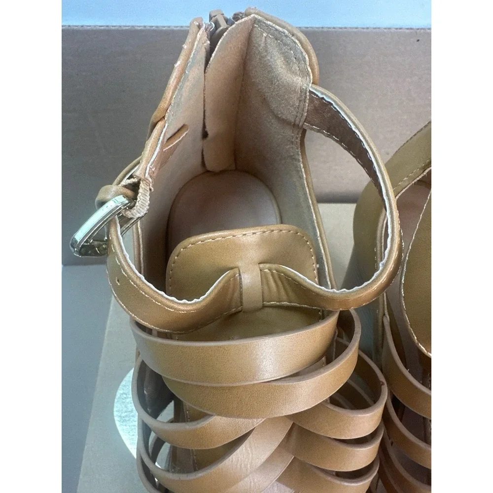 Charlotte Russe Womens 8 Tan Strappy Block Heels Barnes-209A